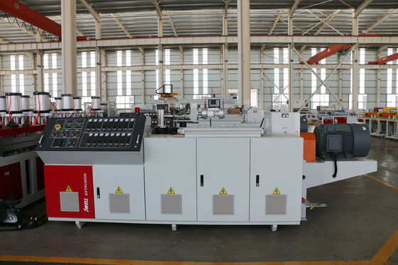 1220MM PVC WPC Kartı Ekstrüzyon Hattı Çift Vidalı 550kg / H