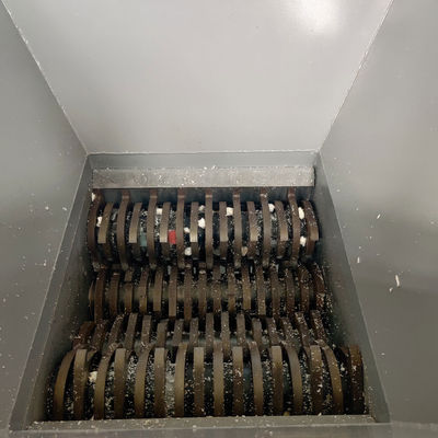 HDPE Mavi Davul Köpüklü Konteyner Dört Mil Eksenli Plastik Geri Dönüşüm Parçalayıcı